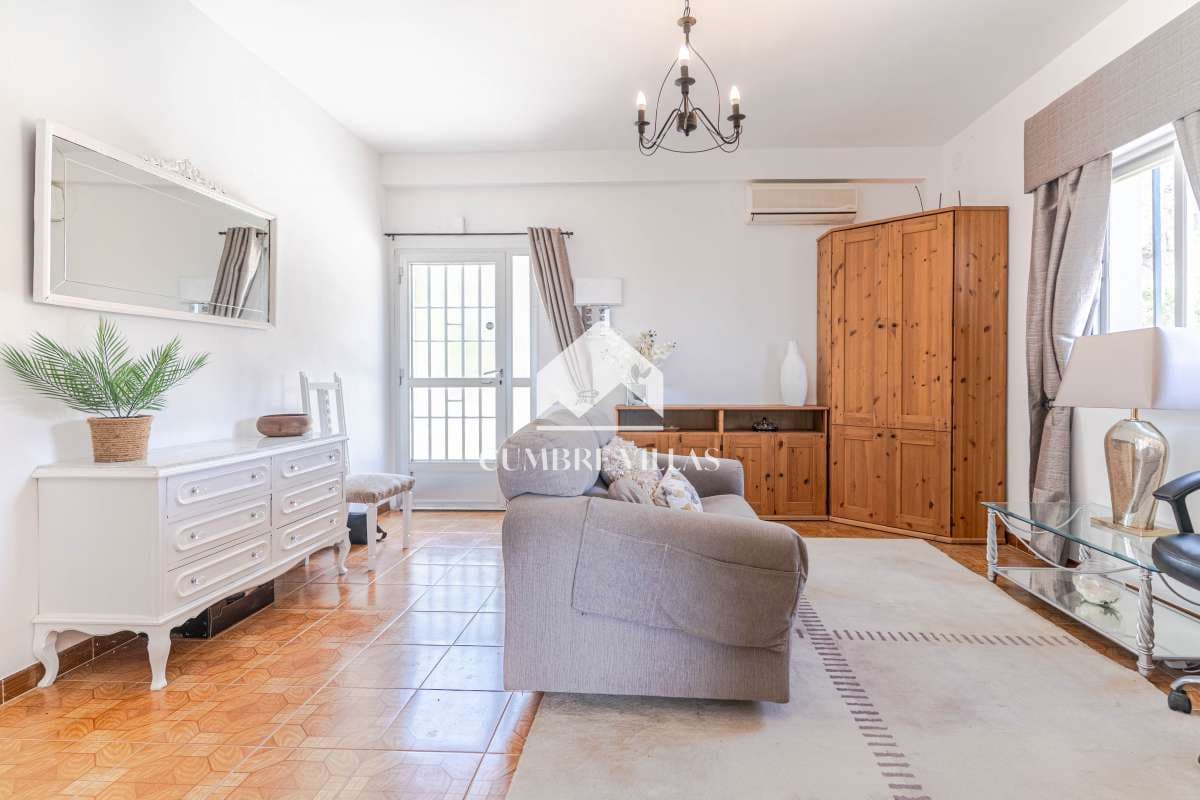 5 bedroom Villa for sale in Lujar with pool garage - € 325,000 (Ref: 9926508)