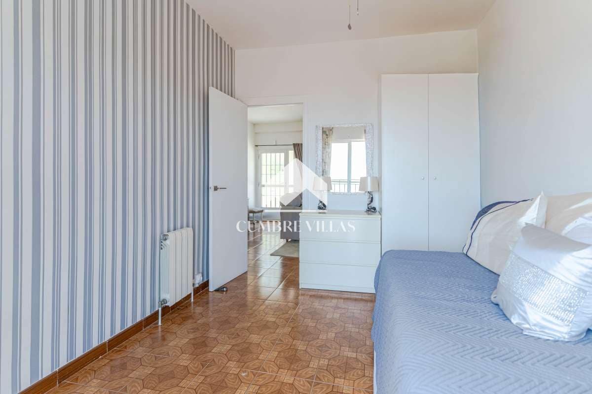 5 bedroom Villa for sale in Lujar with pool garage - € 325,000 (Ref: 9926508)
