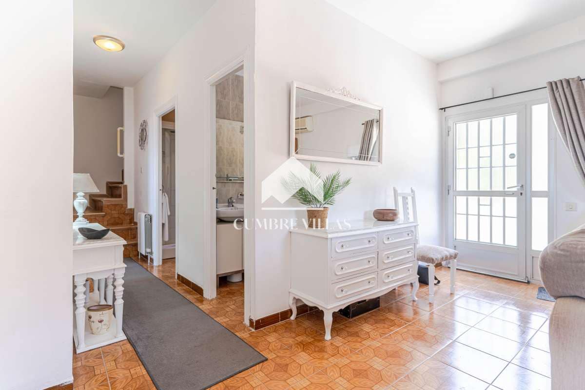 5 bedroom Villa for sale in Lujar with pool garage - € 325,000 (Ref: 9926508)