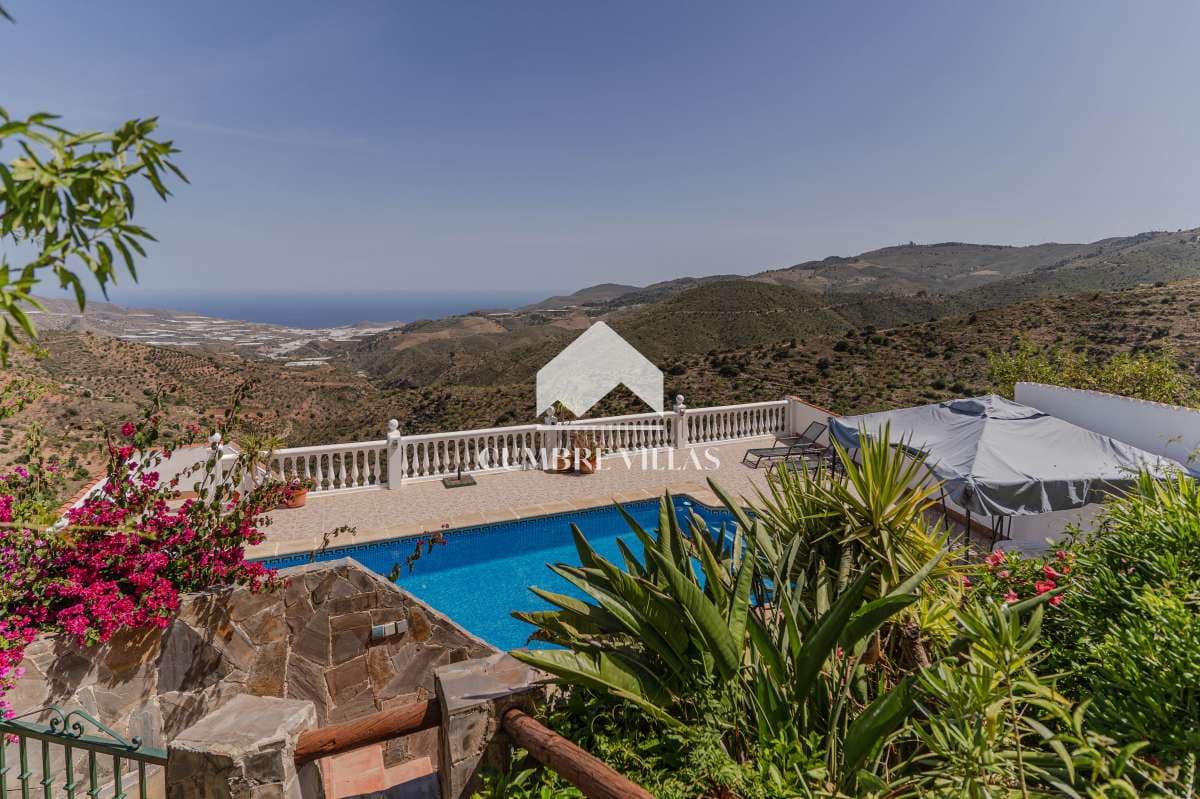 5 bedroom Villa for sale in Lujar with pool garage - € 325,000 (Ref: 9926508)