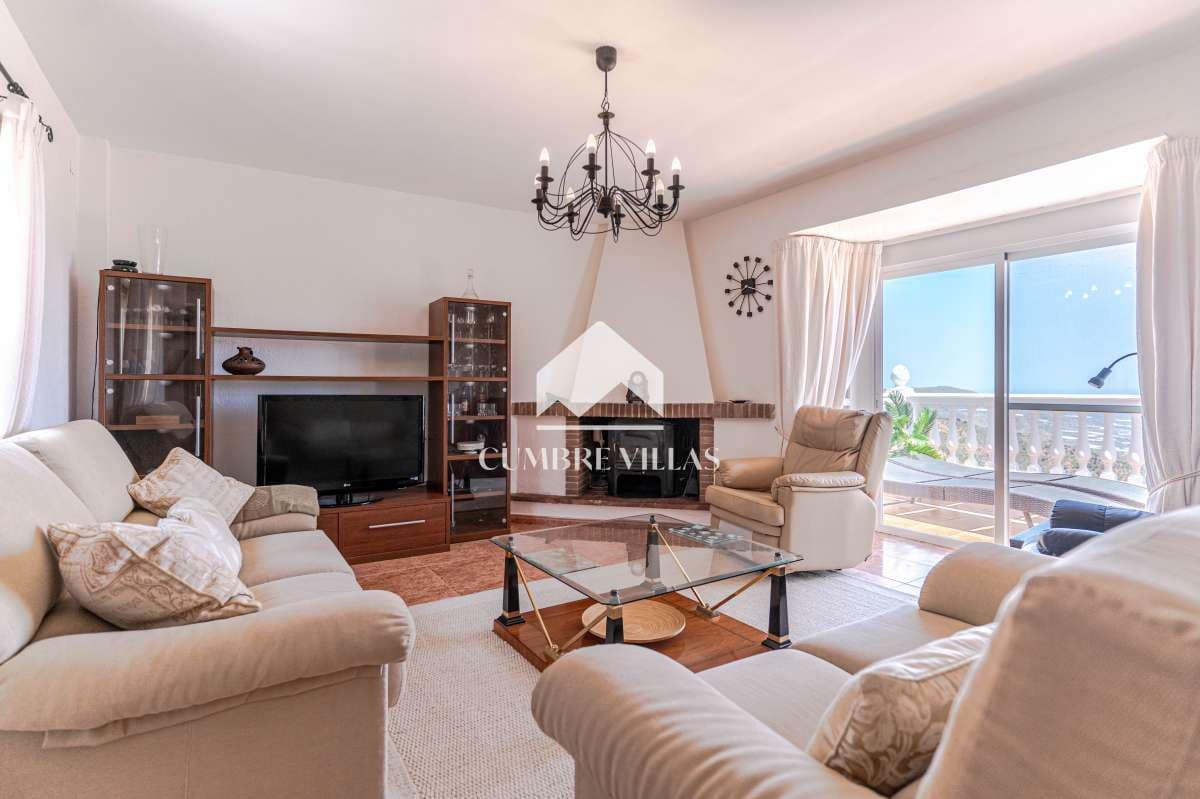 5 bedroom Villa for sale in Lujar with pool garage - € 325,000 (Ref: 9926508)