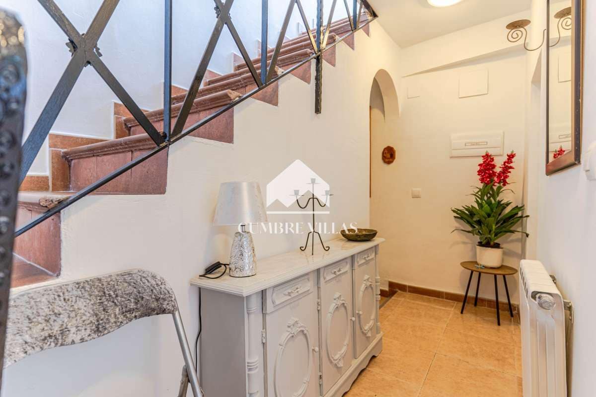 5 bedroom Villa for sale in Lujar with pool garage - € 325,000 (Ref: 9926508)