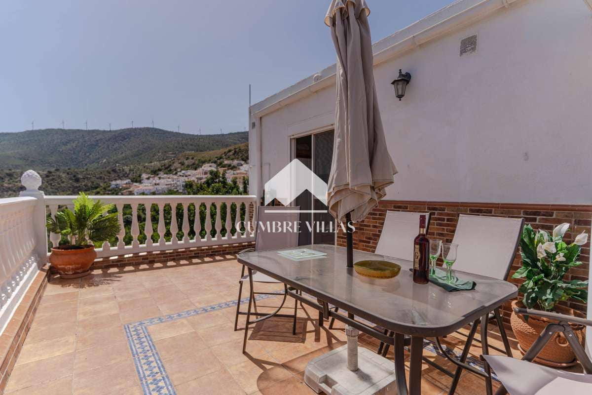 5 bedroom Villa for sale in Lujar with pool garage - € 325,000 (Ref: 9926508)