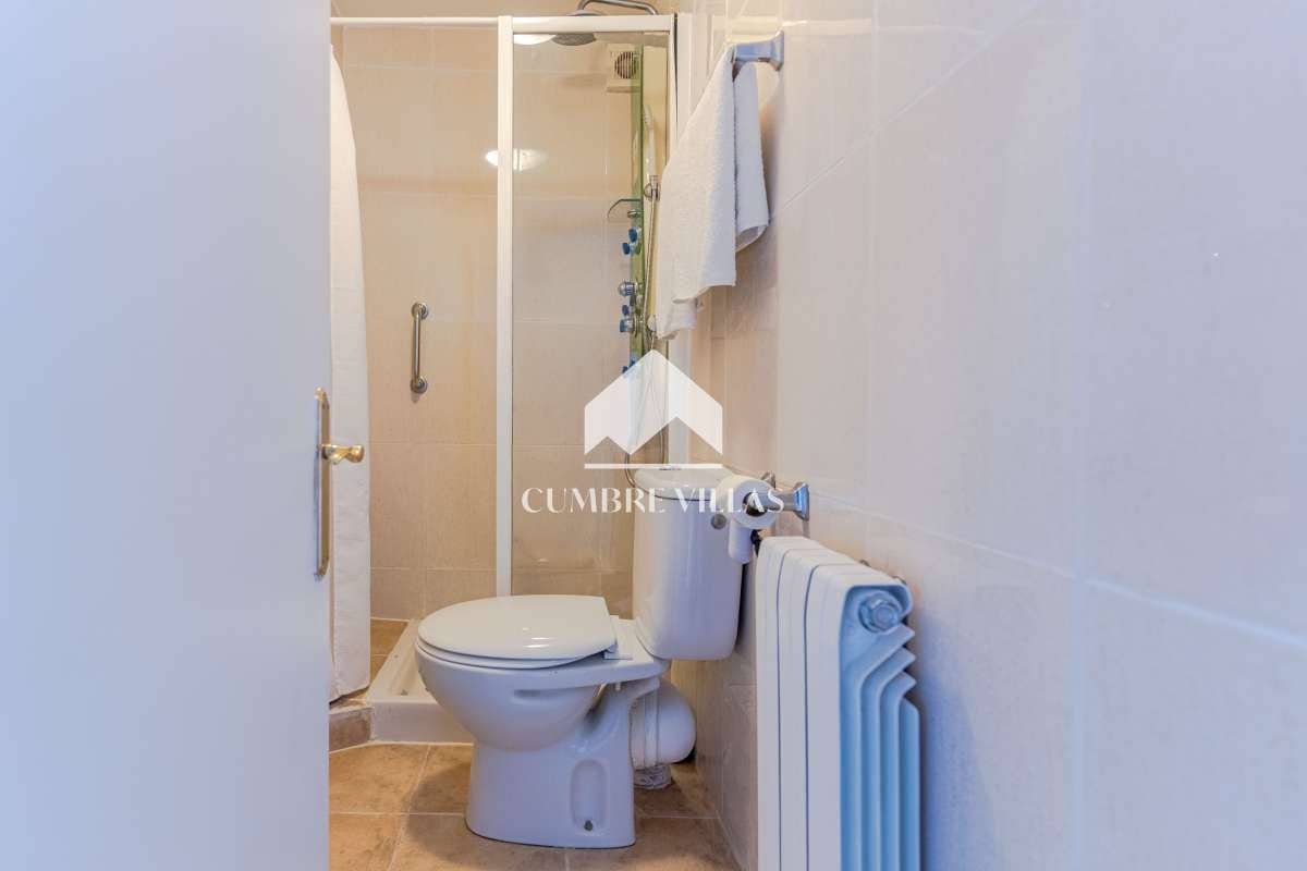 5 bedroom Villa for sale in Lujar with pool garage - € 325,000 (Ref: 9926508)