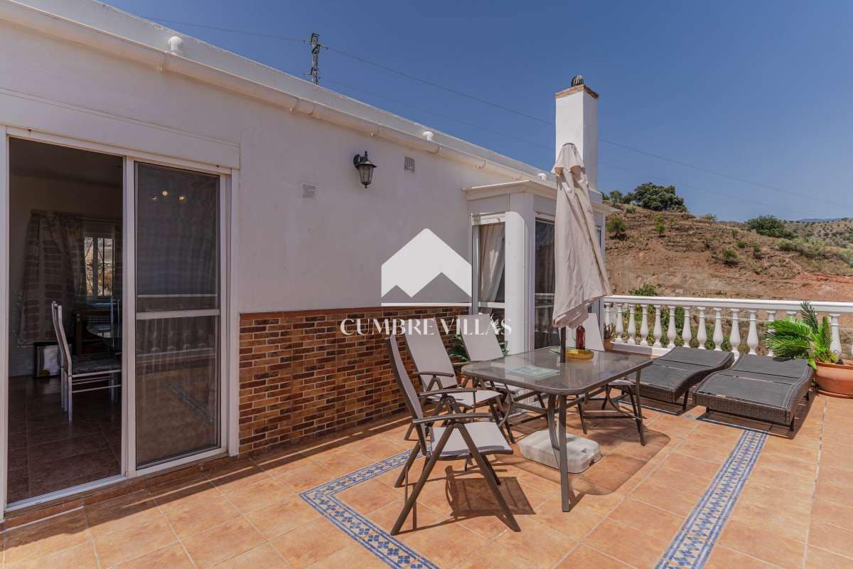 5 bedroom Villa for sale in Lujar with pool garage - € 325,000 (Ref: 9926508)