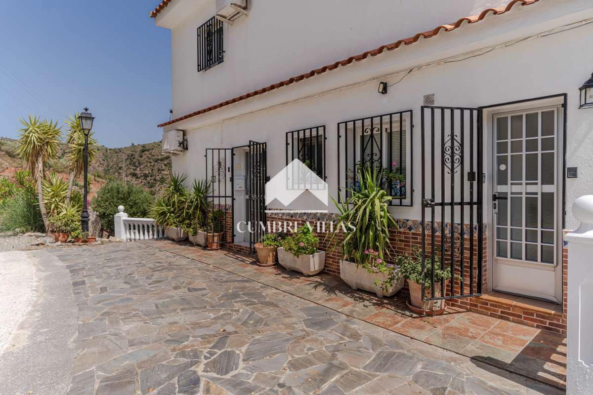 5 bedroom Villa for sale in Lujar with pool garage - € 325,000 (Ref: 9926508)