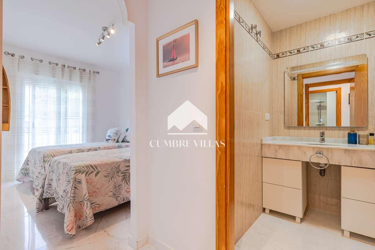 3 sypialnia Apartament na sprzedaż w La Herradura z basenem - 449 000 € (Ref: 9932556)