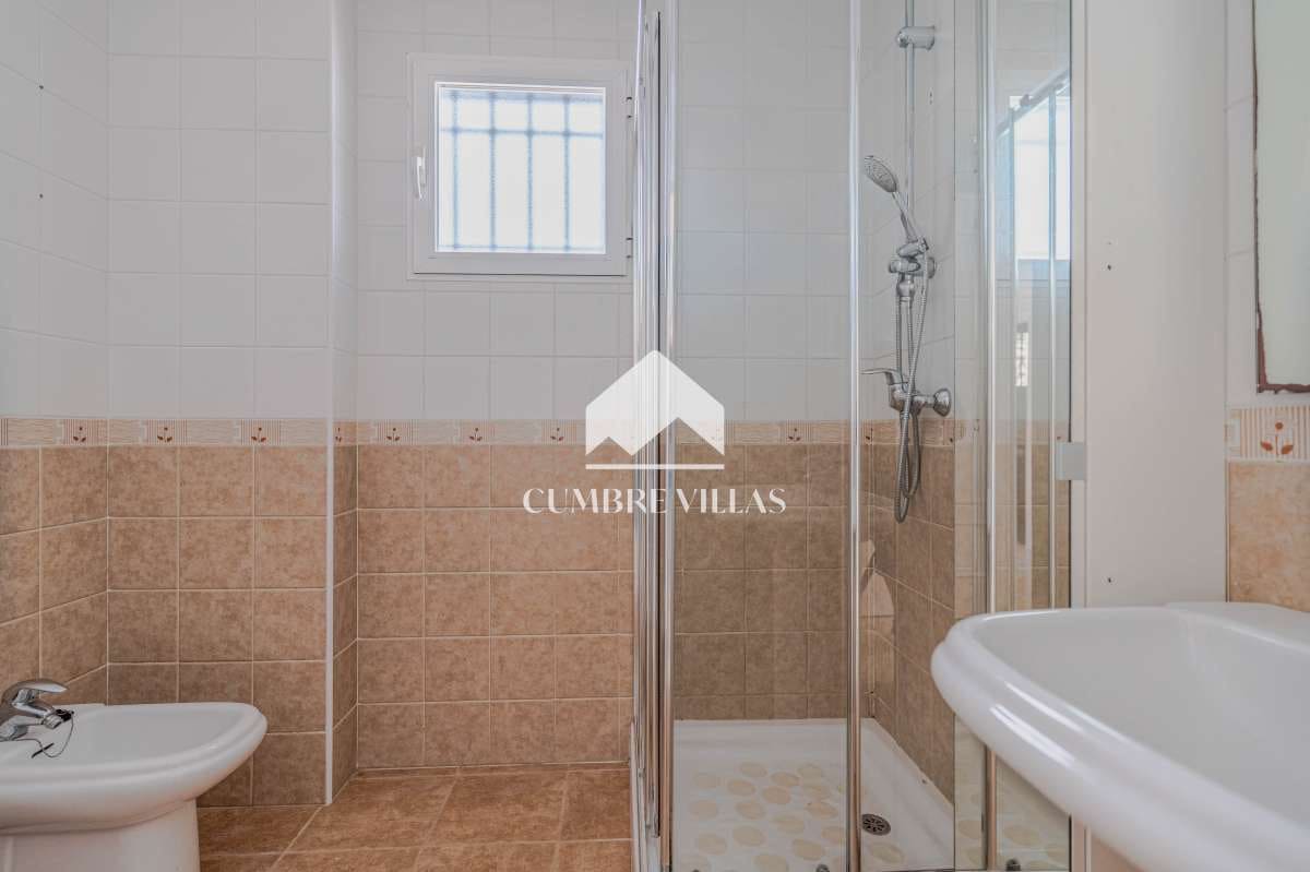 4 quarto Moradia para venda em Almunecar com piscina garagem - 625 000 € (Ref: 9948955)