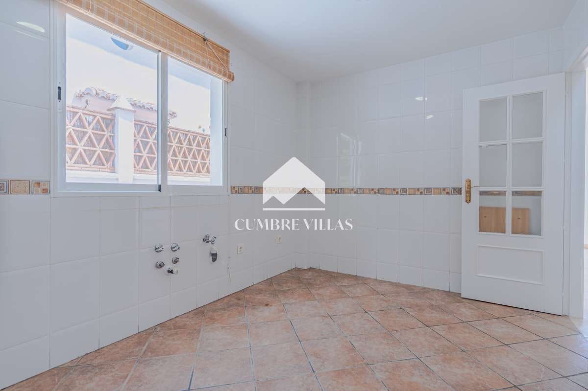 4 quarto Moradia para venda em Almunecar com piscina garagem - 625 000 € (Ref: 9948955)