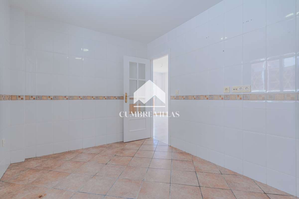 4 quarto Moradia para venda em Almunecar com piscina garagem - 625 000 € (Ref: 9948955)