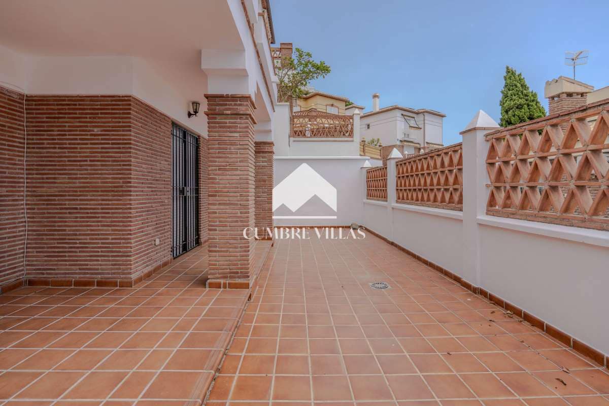 4 quarto Moradia para venda em Almunecar com piscina garagem - 625 000 € (Ref: 9948955)