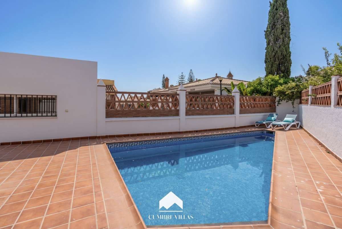 4 bedroom Villa for sale in Almunecar with pool garage - € 625,000 (Ref: 9948955)