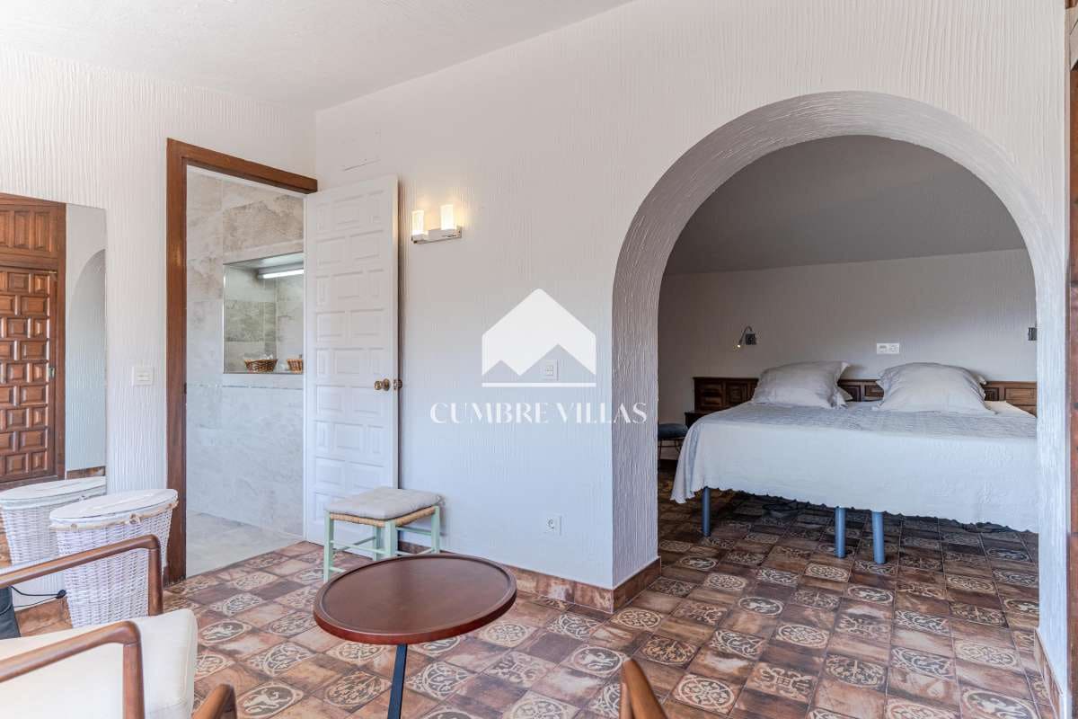 3 sovrum Villa till salu i Almunecar med pool garage - 895 000 € (Ref: 9990005)