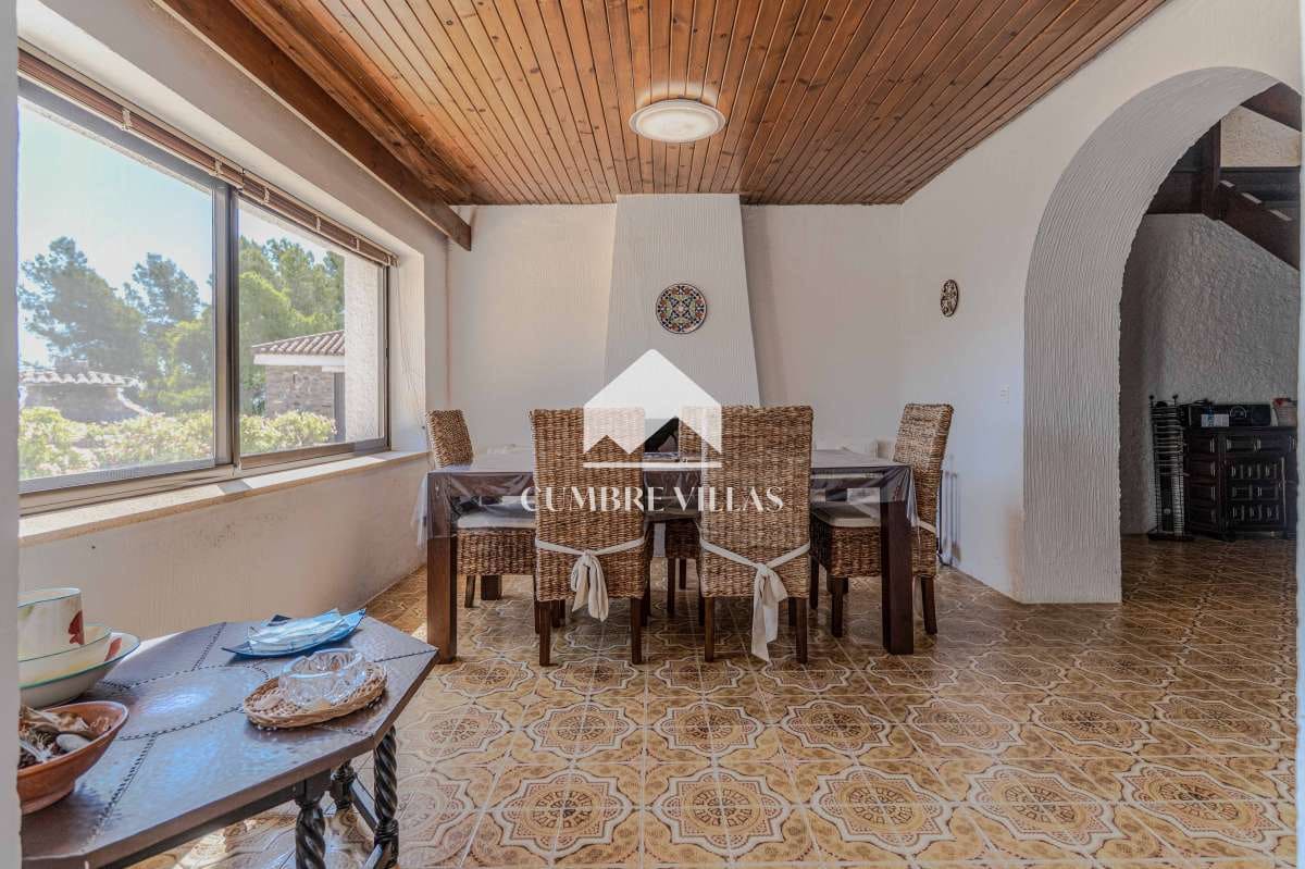 3 sovrum Villa till salu i Almunecar med pool garage - 895 000 € (Ref: 9990005)