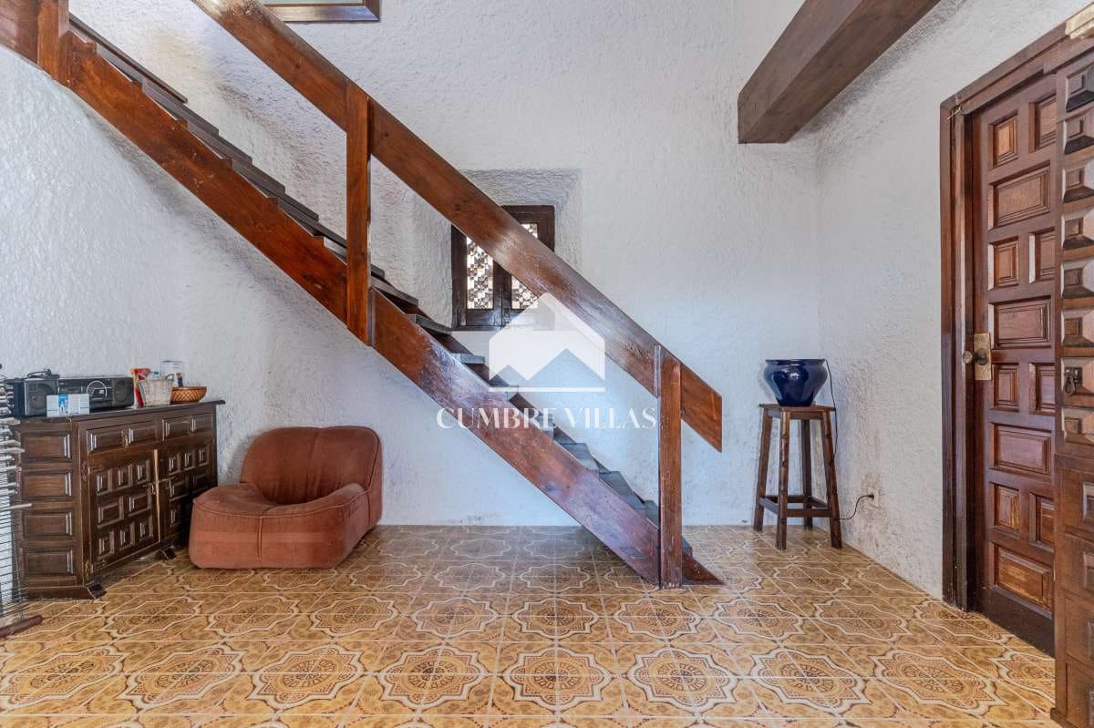 3 sovrum Villa till salu i Almunecar med pool garage - 895 000 € (Ref: 9990005)