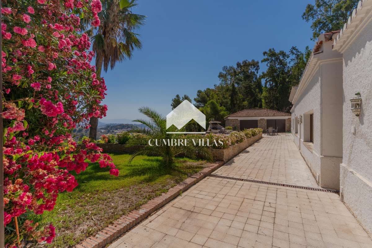 3 sovrum Villa till salu i Almunecar med pool garage - 895 000 € (Ref: 9990005)