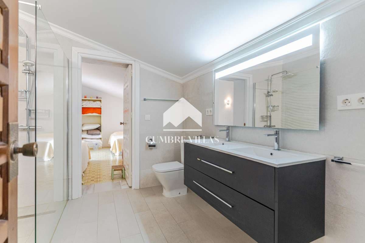 3 sovrum Villa till salu i Almunecar med pool garage - 895 000 € (Ref: 9990005)