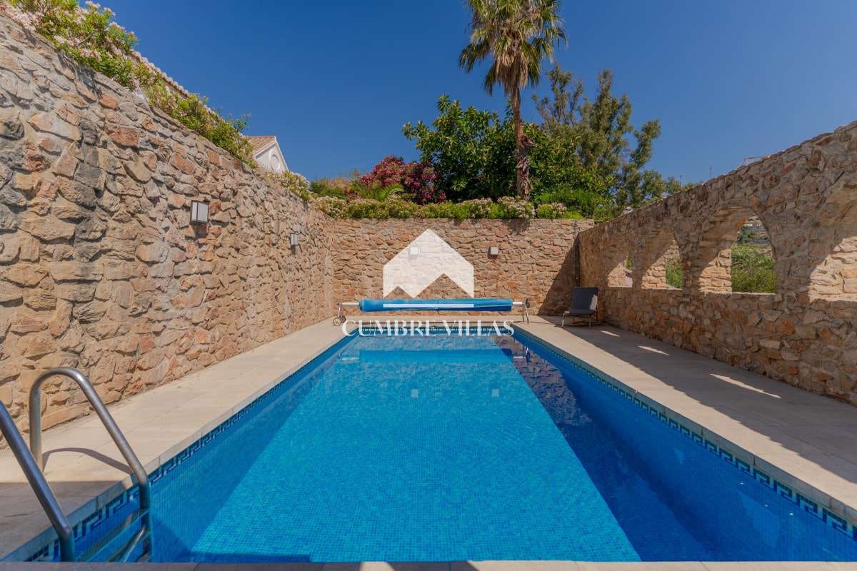 3 sovrum Villa till salu i Almunecar med pool garage - 895 000 € (Ref: 9990005)