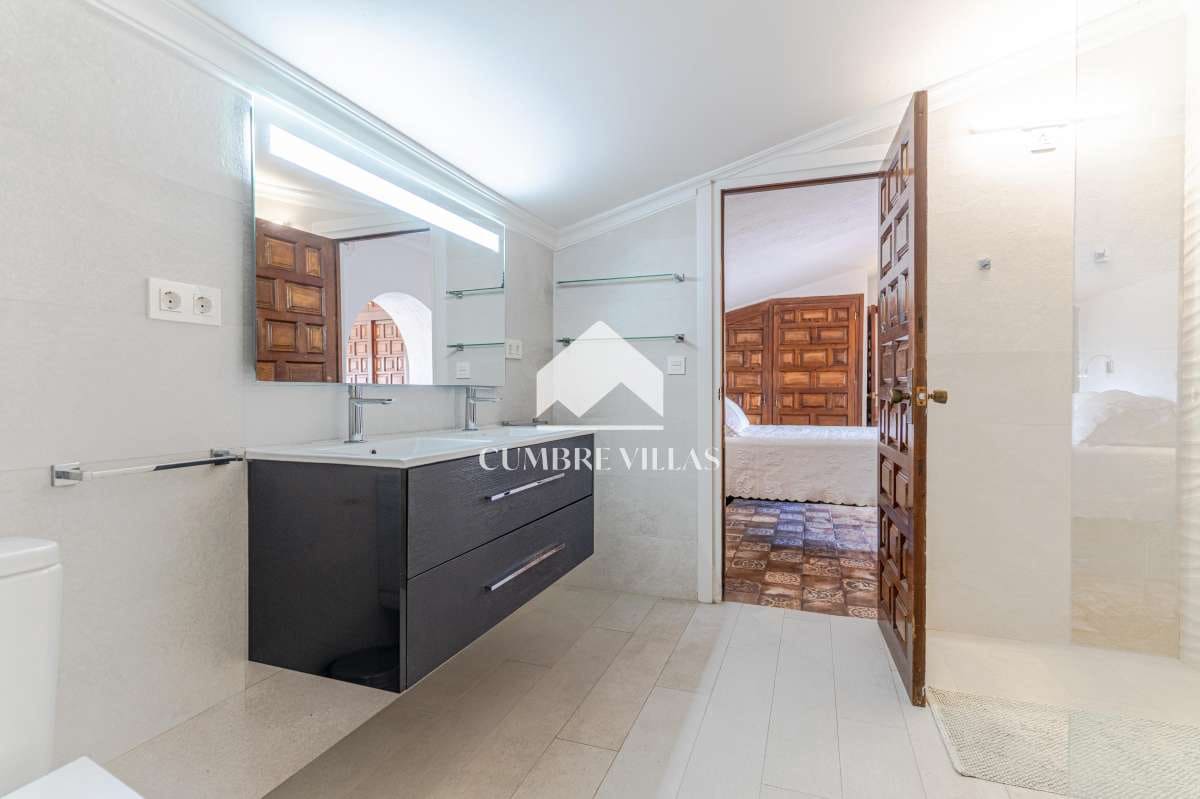 3 sovrum Villa till salu i Almunecar med pool garage - 895 000 € (Ref: 9990005)