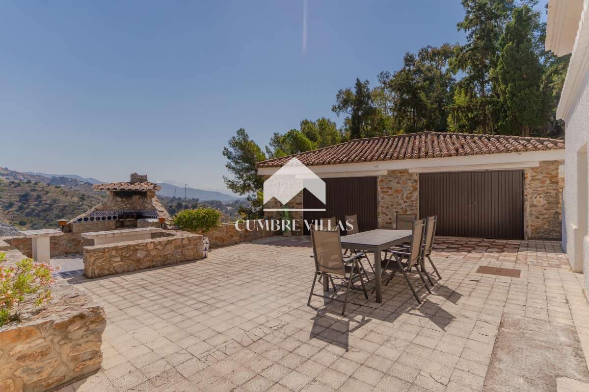 3 sovrum Villa till salu i Almunecar med pool garage - 895 000 € (Ref: 9990005)