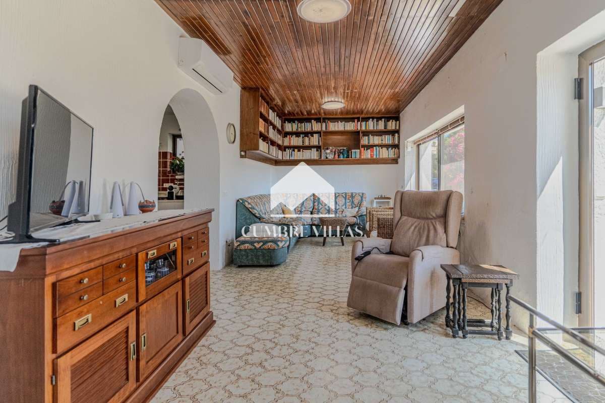 3 sovrum Villa till salu i Almunecar med pool garage - 895 000 € (Ref: 9990005)