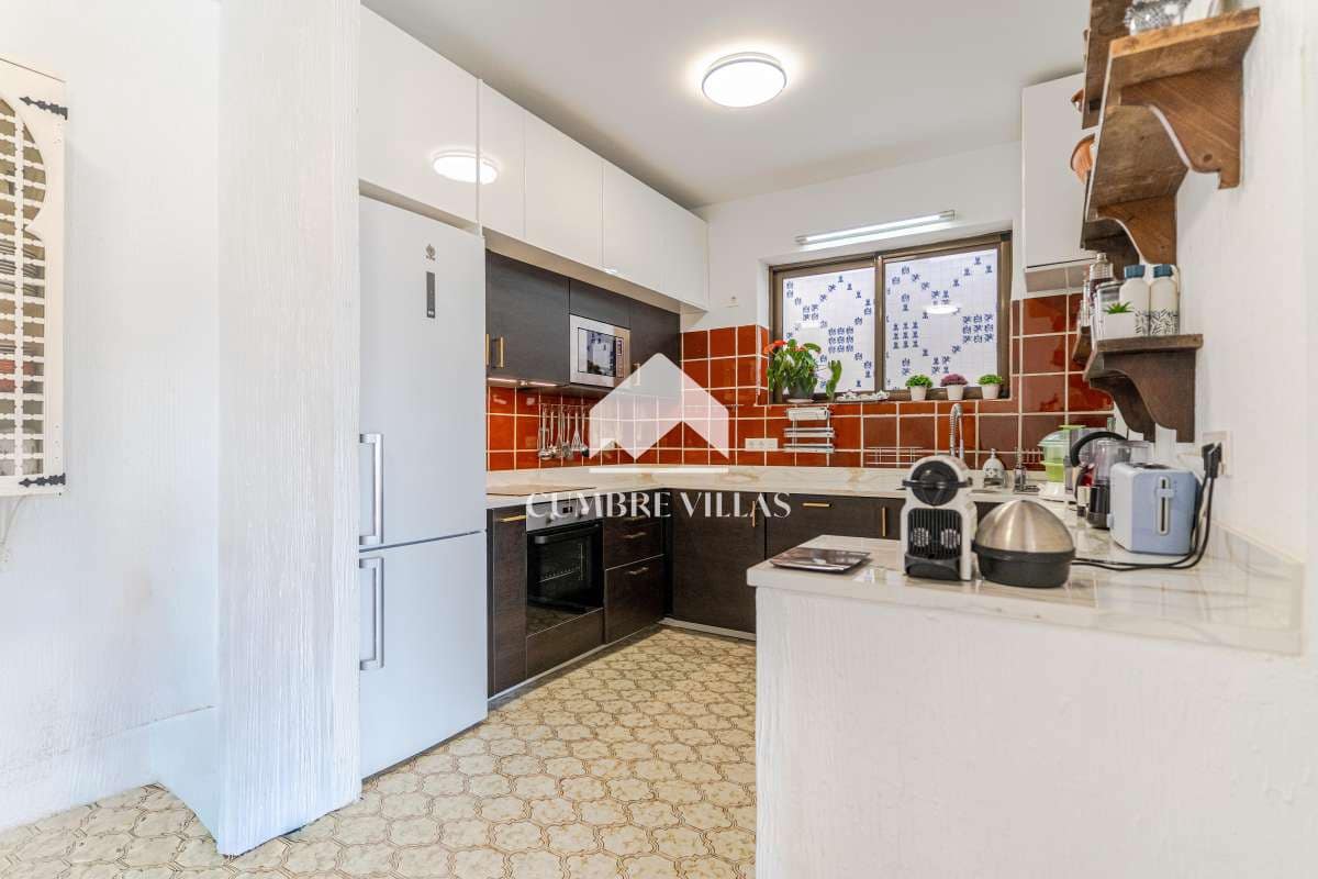 3 sovrum Villa till salu i Almunecar med pool garage - 895 000 € (Ref: 9990005)