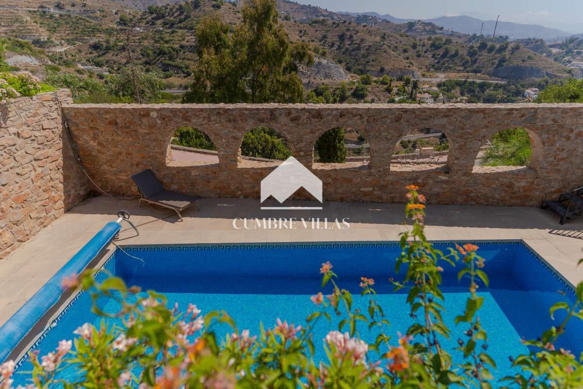 3 sovrum Villa till salu i Almunecar med pool garage - 895 000 € (Ref: 9990005)