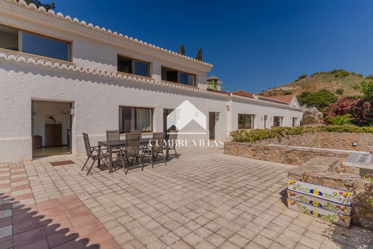 3 sovrum Villa till salu i Almunecar med pool garage - 895 000 € (Ref: 9990005)