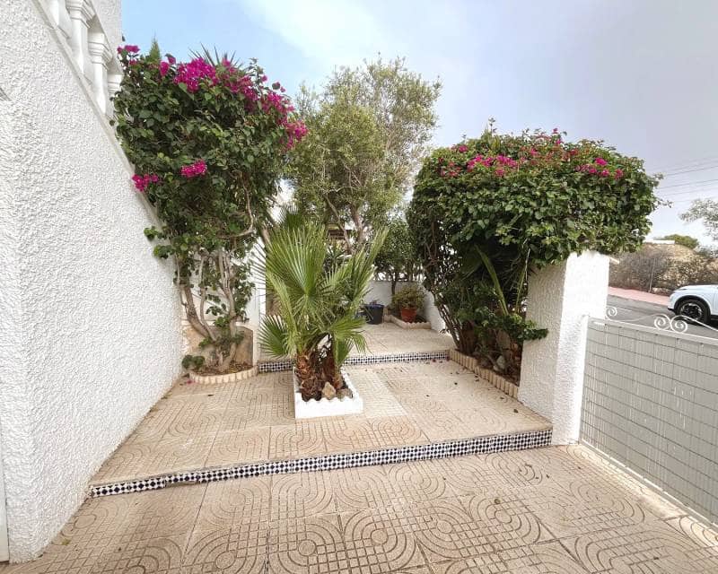 3 slaapkamer Halfvrijstaande villa te koop in Ciudad Quesada met zwembad - € 255.000 (Ref: 10035765)