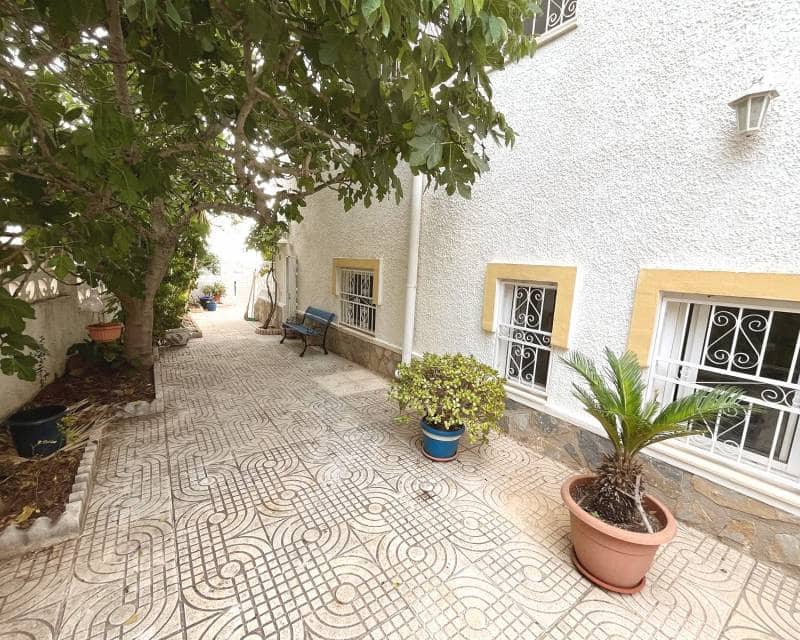 3 slaapkamer Halfvrijstaande villa te koop in Ciudad Quesada met zwembad - € 255.000 (Ref: 10035765)