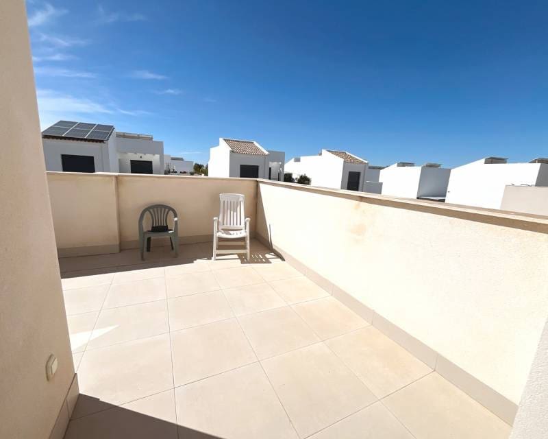 3 soverom Kjedet enebolig til salgs i Pueblo Bravo med svømmebasseng - € 409 500 (Ref: 10052042)