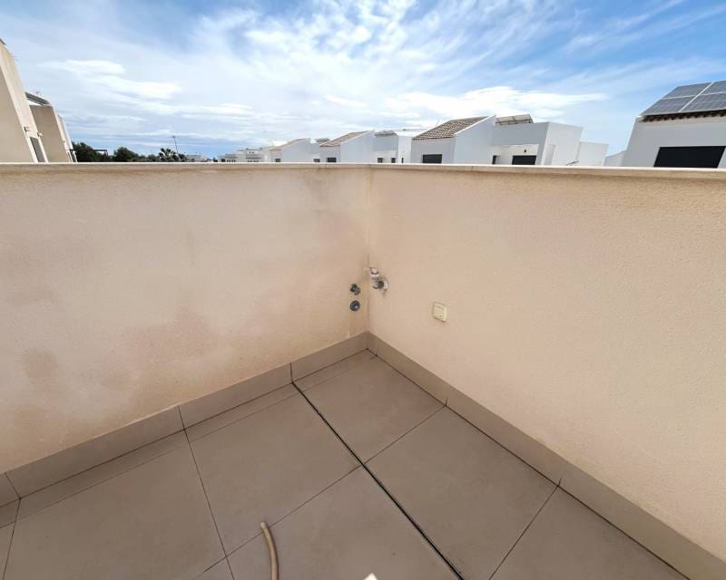 3 soverom Kjedet enebolig til salgs i Pueblo Bravo med svømmebasseng - € 409 500 (Ref: 10052042)