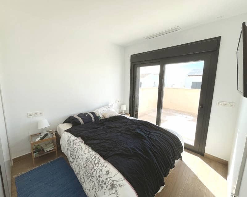 3 soverom Kjedet enebolig til salgs i Pueblo Bravo med svømmebasseng - € 409 500 (Ref: 10052042)