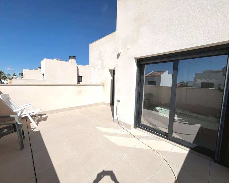 3 soverom Kjedet enebolig til salgs i Pueblo Bravo med svømmebasseng - € 409 500 (Ref: 10052042)