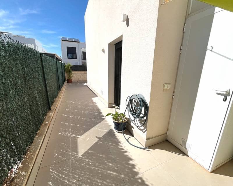 3 soverom Kjedet enebolig til salgs i Pueblo Bravo med svømmebasseng - € 409 500 (Ref: 10052042)