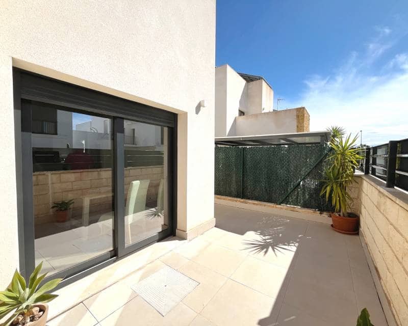 3 soverom Kjedet enebolig til salgs i Pueblo Bravo med svømmebasseng - € 409 500 (Ref: 10052042)