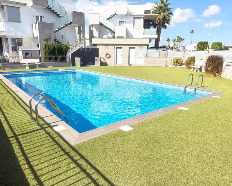 2 camera da letto Bungalow in vendita in Pueblo Bravo con piscina garage - 320.000 € (Rif: 10106373)