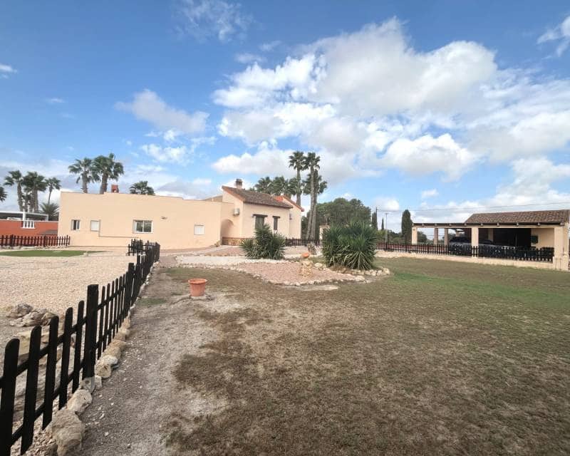 3 soveværelse Villa til salg i Daya Vieja med swimmingpool garage - € 650.000 (Ref: 10130702)