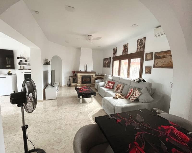 3 soveværelse Villa til salg i Daya Vieja med swimmingpool garage - € 650.000 (Ref: 10130702)