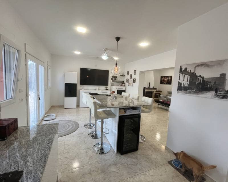 3 soveværelse Villa til salg i Daya Vieja med swimmingpool garage - € 650.000 (Ref: 10130702)
