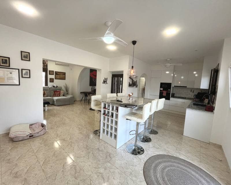 3 soveværelse Villa til salg i Daya Vieja med swimmingpool garage - € 650.000 (Ref: 10130702)