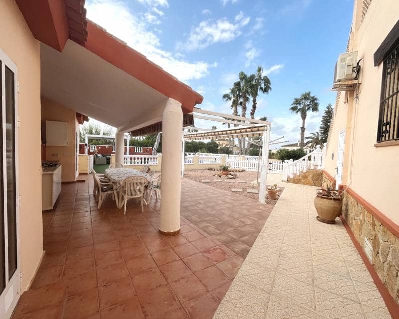 3 soveværelse Villa til salg i Daya Vieja med swimmingpool garage - € 650.000 (Ref: 10130702)