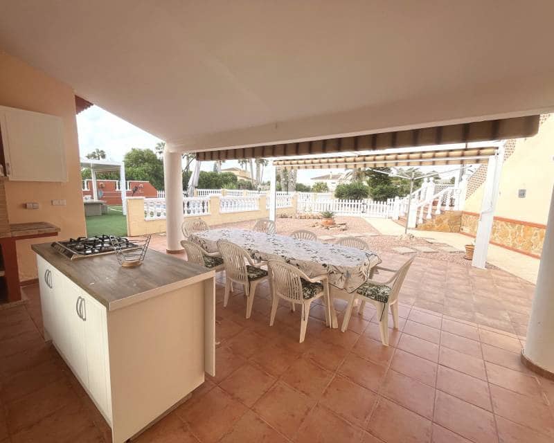 3 soveværelse Villa til salg i Daya Vieja med swimmingpool garage - € 650.000 (Ref: 10130702)
