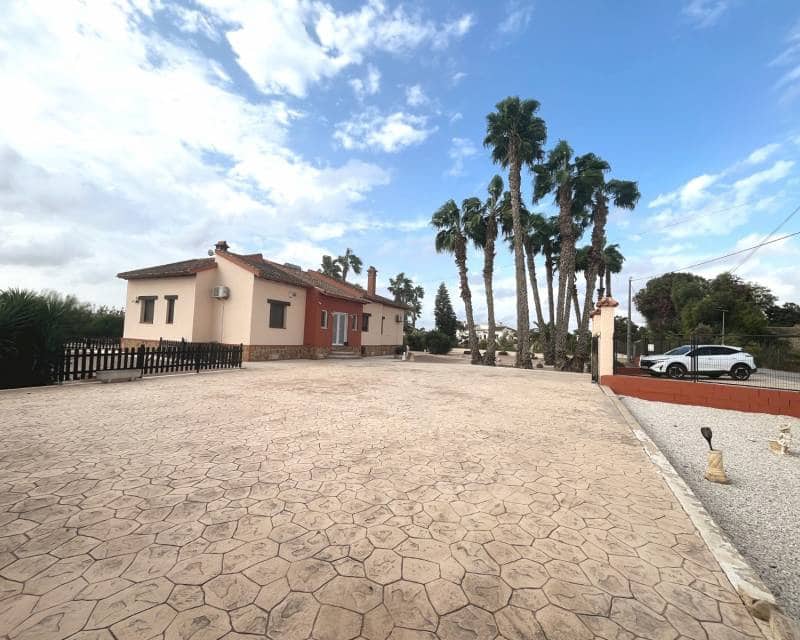 3 soveværelse Villa til salg i Daya Vieja med swimmingpool garage - € 650.000 (Ref: 10130702)