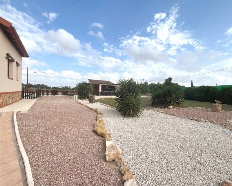 3 soveværelse Villa til salg i Daya Vieja med swimmingpool garage - € 650.000 (Ref: 10130702)