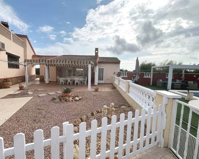 3 soveværelse Villa til salg i Daya Vieja med swimmingpool garage - € 650.000 (Ref: 10130702)
