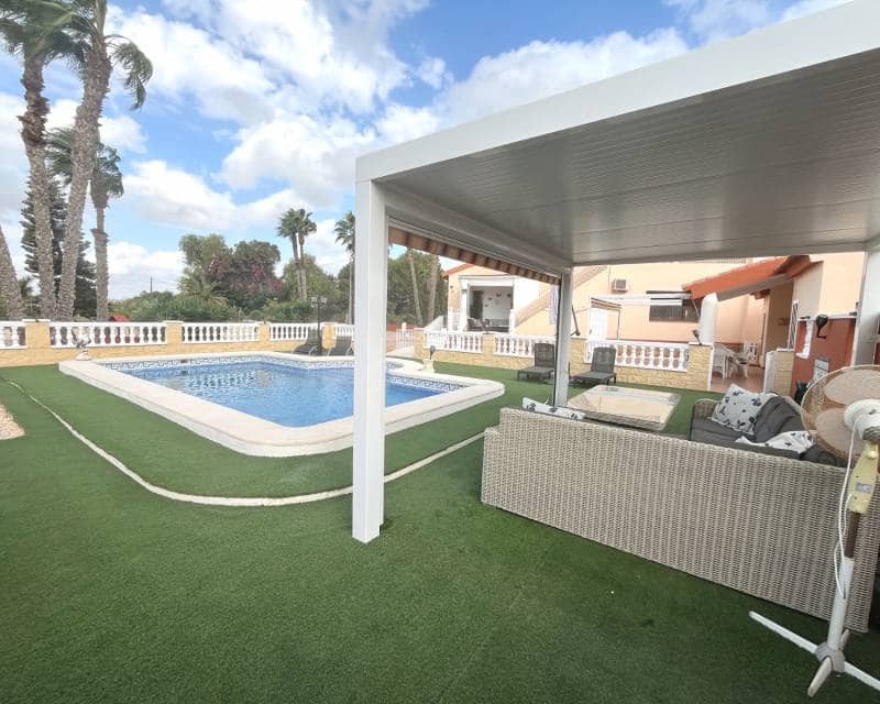 3 soveværelse Villa til salg i Daya Vieja med swimmingpool garage - € 650.000 (Ref: 10130702)