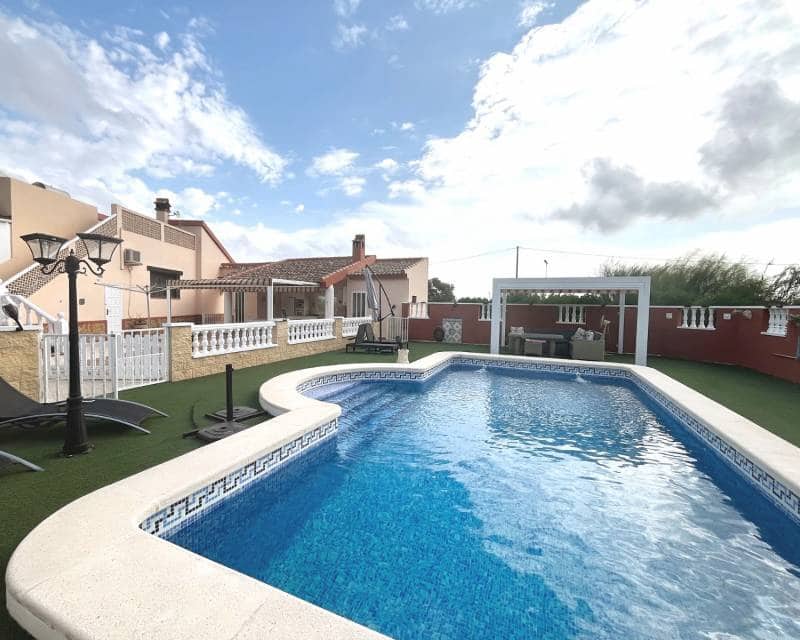 3 soveværelse Villa til salg i Daya Vieja med swimmingpool garage - € 650.000 (Ref: 10130702)