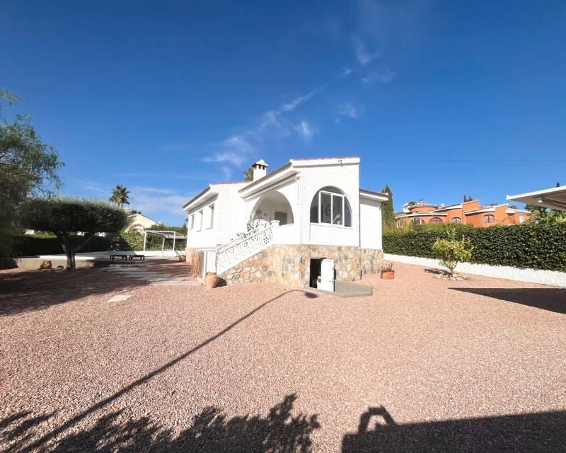 3 soverom Villa til salgs i Ciudad Quesada med svømmebasseng garasje - € 495 000 (Ref: 10153886)