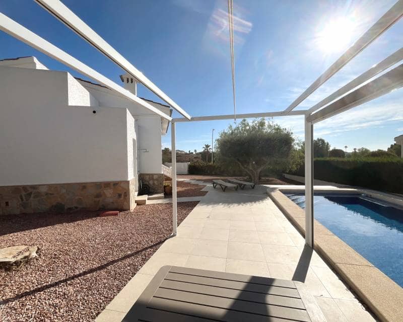 3 soverom Villa til salgs i Ciudad Quesada med svømmebasseng garasje - € 495 000 (Ref: 10153886)